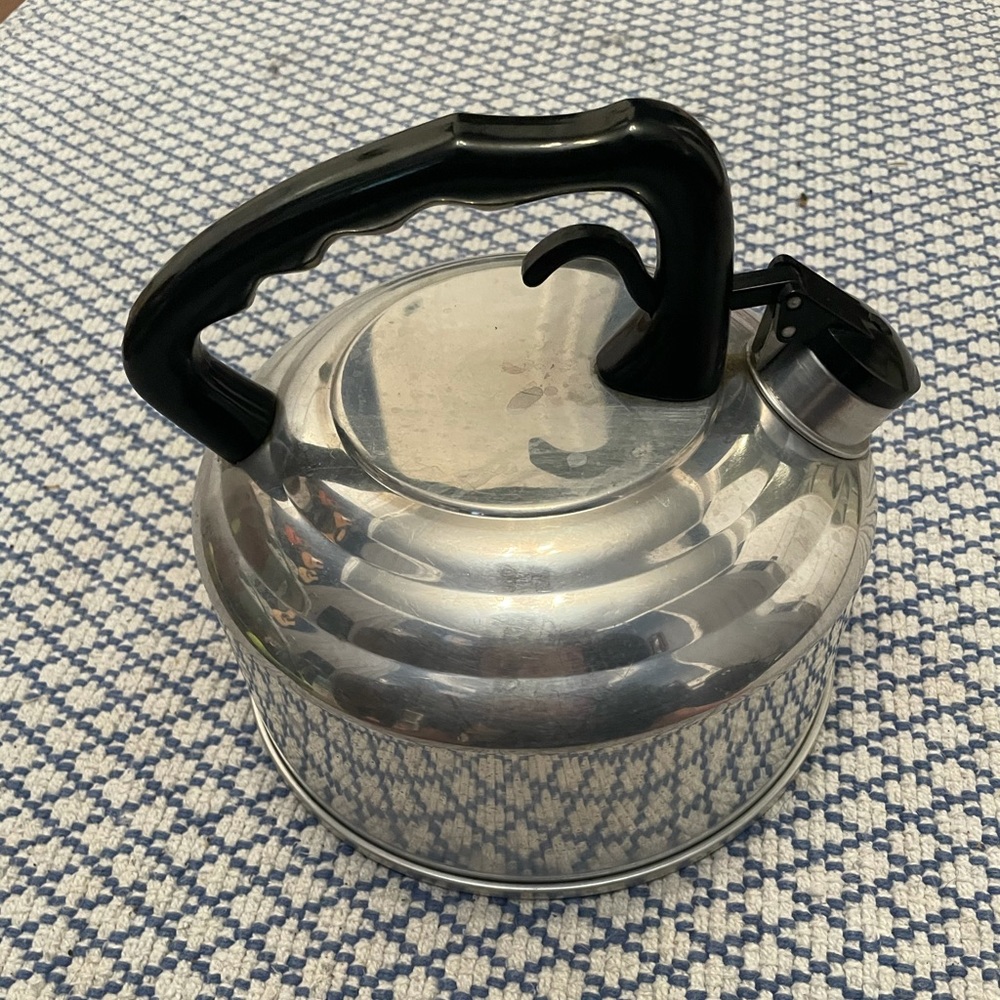 Vintage MIRRO 2 1/2 QT. Aluminum whistling kettle